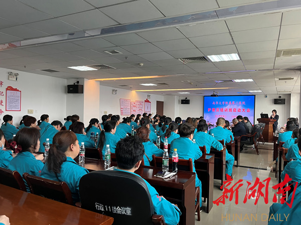 提升照护能力,共创卓越服务!南华附二医院开展护理员培训